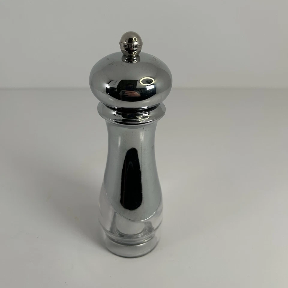 Molinillo de pimienta Trudeau 7,5” plateado acrílico transparente acero inoxidable curvilíneo ajustable Foto 3 de 4