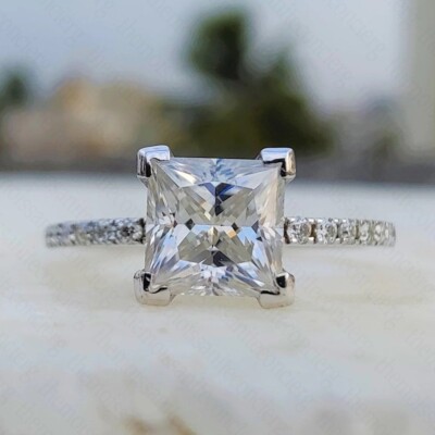 1,86 kt Princess Cut Moissanit Vier Krappen Verlobungsring 14 K Weißgold vergoldet