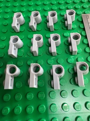 Lego Technic 12 x Lt GRAU Plattenhalterung modifiziert 1 x 2 Achse Pin Loch auf Unterseite