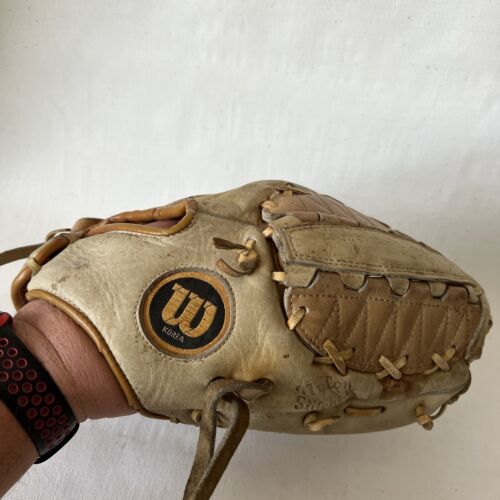 Wilson A2160 Jim "Catfish" Hunter Signature Baseball Glove Right Hand Throw