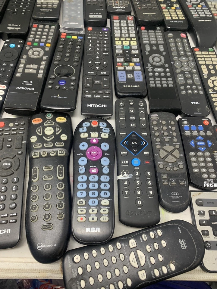 Lote misto de 55 controles remotos [JVC RCA SAMSUNG SONY TOSHIBA YAMAHA ] - Imagem 2 de 4