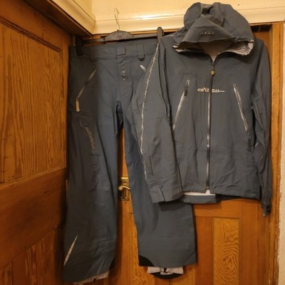 oneill ski suit international series,youth,jacket and trousers,grey,barbed wire