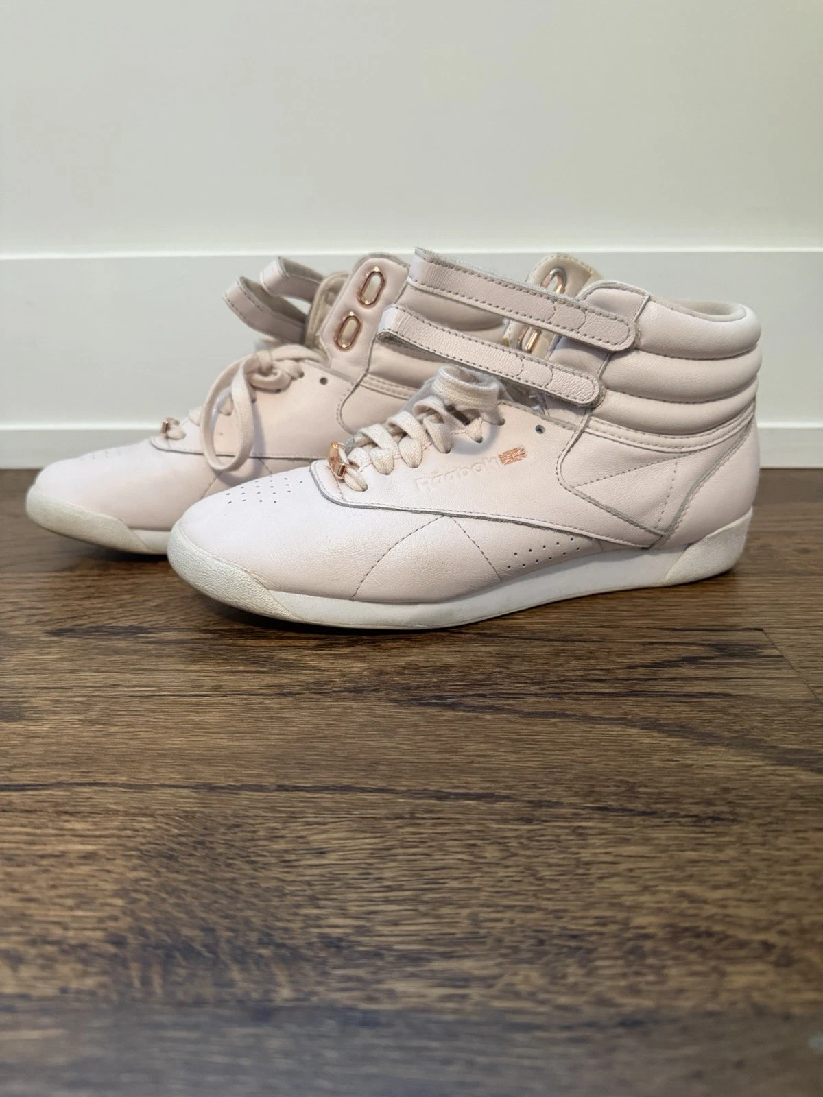 Reebok Freestyle Muted Womens High Top Leather Pale Pink Strap Lace-Up CN1495
Opens in a new window