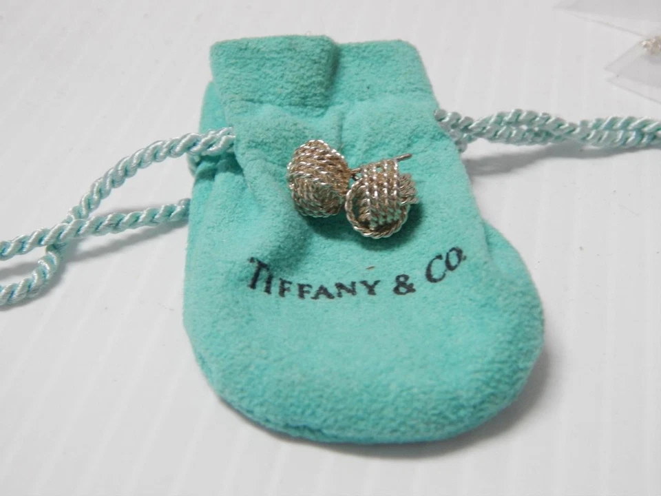 BRINCOS DE MALHA VINTAGE TIFFANY SOMERSET LOVE KNOT PRATA ESTERLINA + BOLSA - Imagem 2 de 3