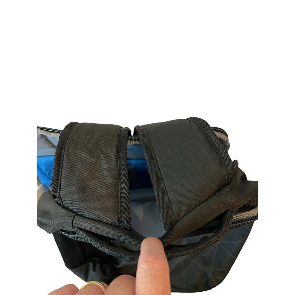 Mochila acolchada negra para computadora Dell Foto 3 de 4