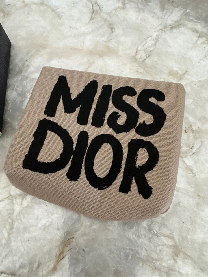 Diorshow 5 Couleurs LIMITED EDITION MISS DIOR GRAFFITI LOGO 664 WILD BEIGE - Image 4 of 4