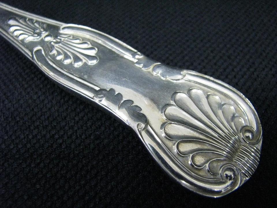 Antigua cuchara de relleno con patrón de rey inglés de 13" con sellos antiguos plateados Foto 3 de 4