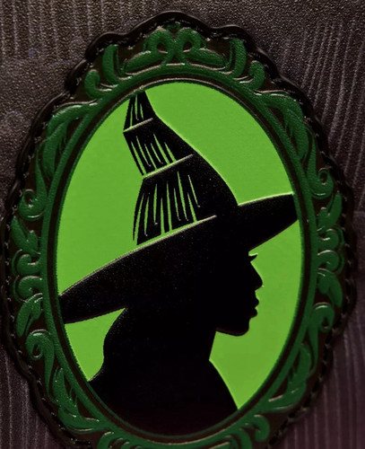 ¡¡NUEVO EN MANO!! Mini mochila Loungefly Wicked Glinda and Elphaba nueva con etiquetas - Imagen 5 de 7