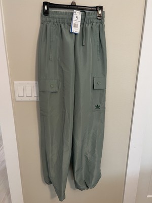 New Womens Adidas Cargo Pants Size EXTRA SMALL Green Essentials Woven JD1531