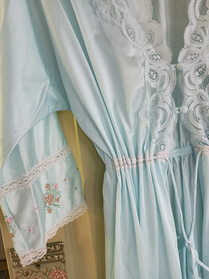 Vintage 70's Interludes by Cira Ivory Full Length Night Gown & Robe in size M  - Image 4 of 4