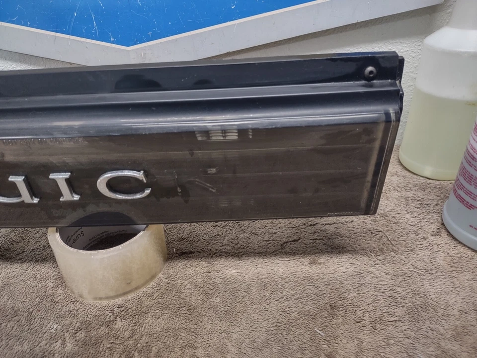 LUZ TRASERA BUICK 1981-1987 PANEL CENTRAL BONITO ESTADO *NECESITA LETRAS* HUMO Foto 3 de 4