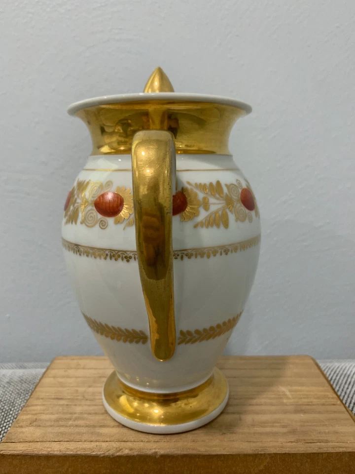 Antigua tetera francesa de porcelana antigua de París con decoración floral roja y dorada Foto 4 de 4