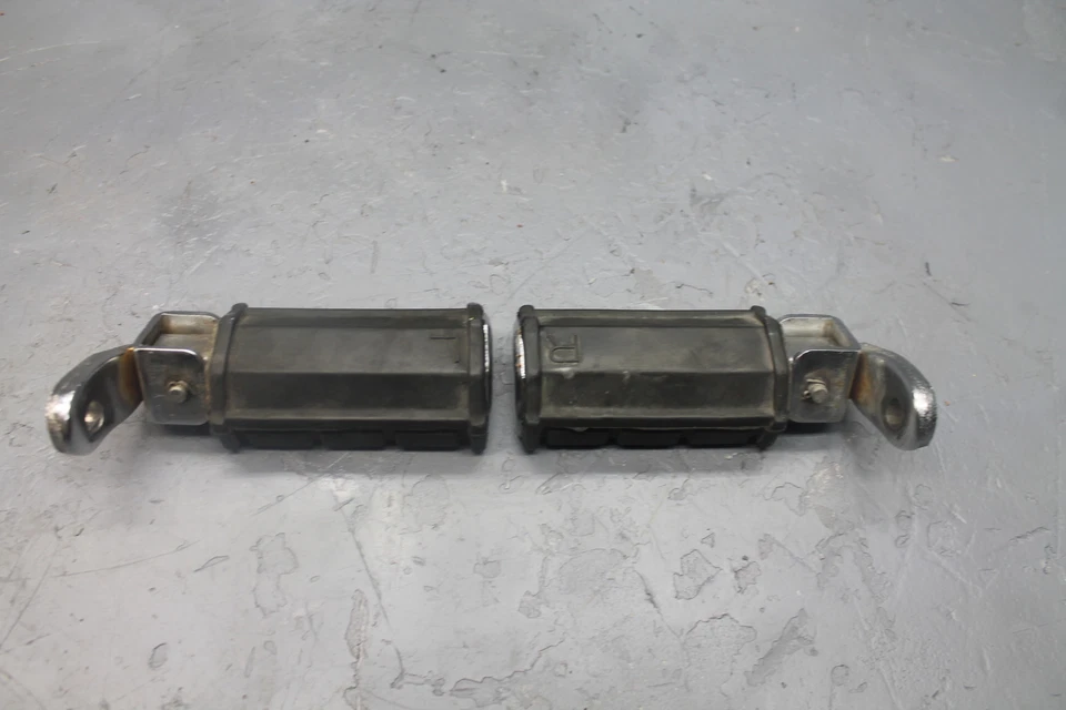 Yamaha Virago 920 1983 estribo de pasajero trasero Foto 4 de 4