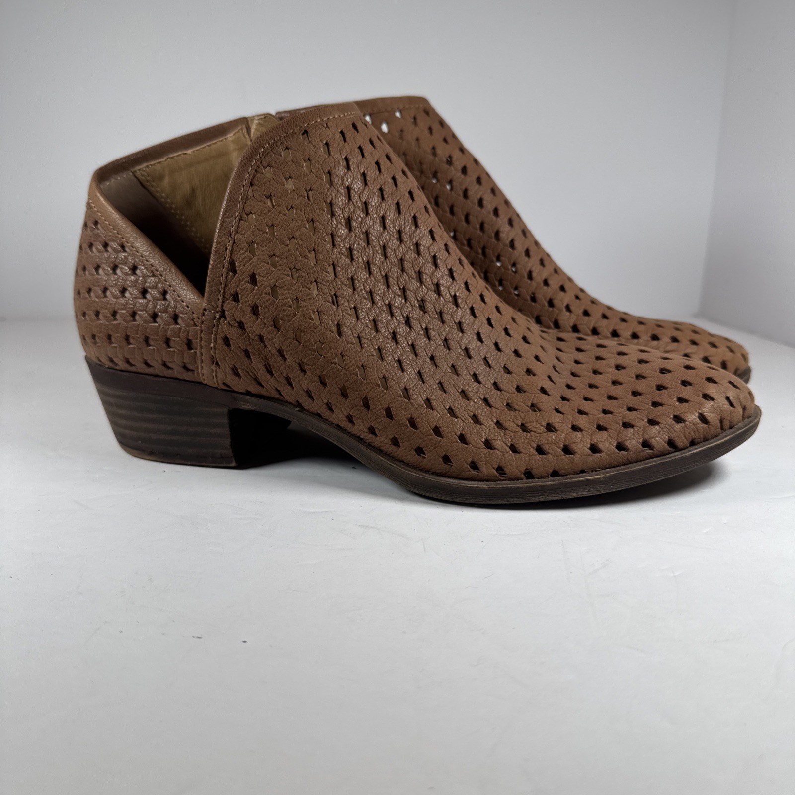 Lucky Brand Breeza Booties Brown Leather Ankle Boots Perforated Lasercut 10M GUC