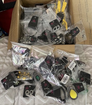 LOT OF 150 PIECES OF NWT PAPARAZZI BLING! 
