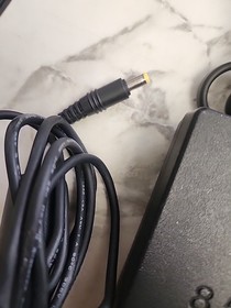 Sony PlayStation 2 Ps2 slim Console, 2 Controls, Original Power Cord & 2 Memorie