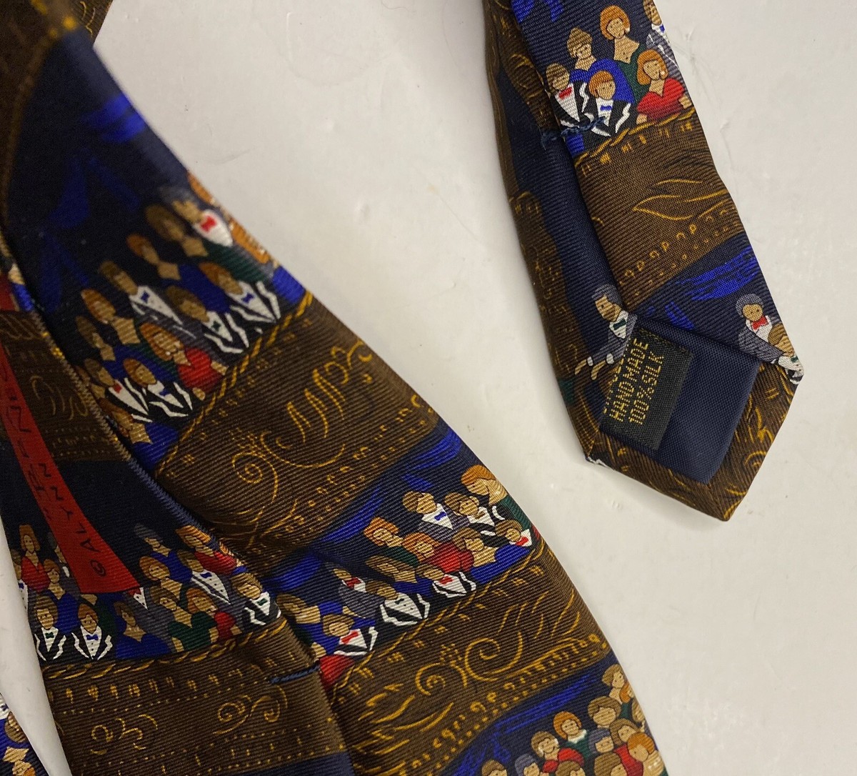 Cravate Vintage 100% Soie Alynn Neckwear - Motif Théâtre Opéra - Occasion - Accessoire élégant Rétro
