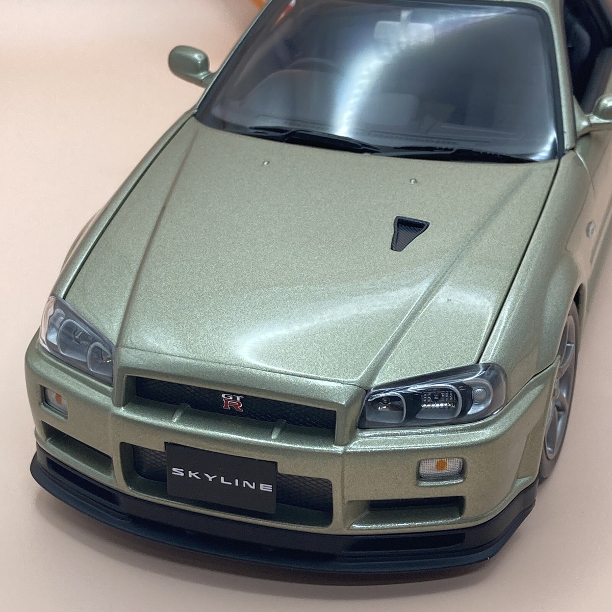 Nissan Skyline GT-R R34 1/18 スケールモデル Nissan Skyline GT-R R34 (Blue) [Motorhelix] 1:18 scale - Diecast