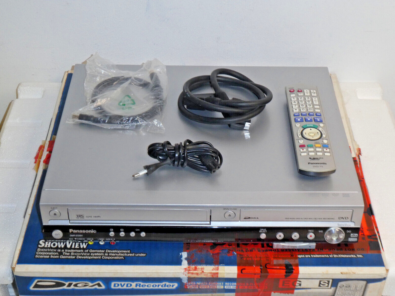Panasonic DMR-ES35V DVD-Recorder / VHS-Recorder in OVP, 2 Jahre Garantie