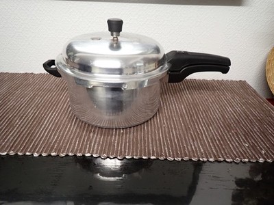GROSSER FAMES HRQ SCHNELLKOCHTOPF - MADE IN INDIA - 10ltrs - MIT GEWICHT