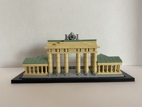 LEGO ARCHITECTURE: Brandenburg Gate (21011) 100% Complete EUC