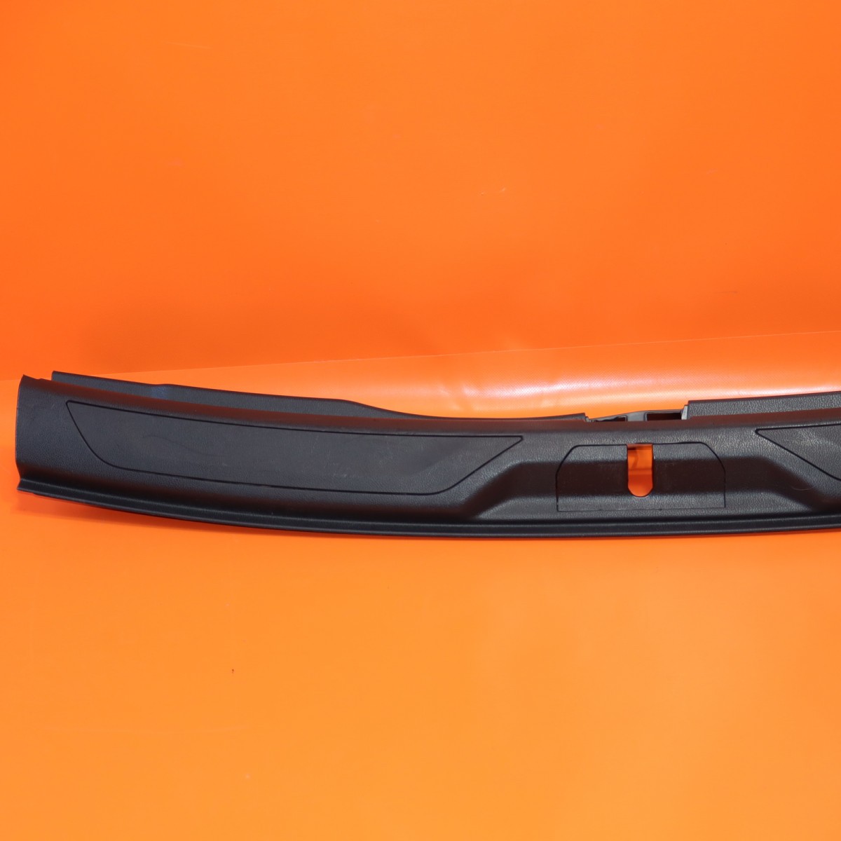 MASERATI LEVANTE TRUNK SILL SCUFF TRIM 2017-2020 2021 2022 670065625 OEM