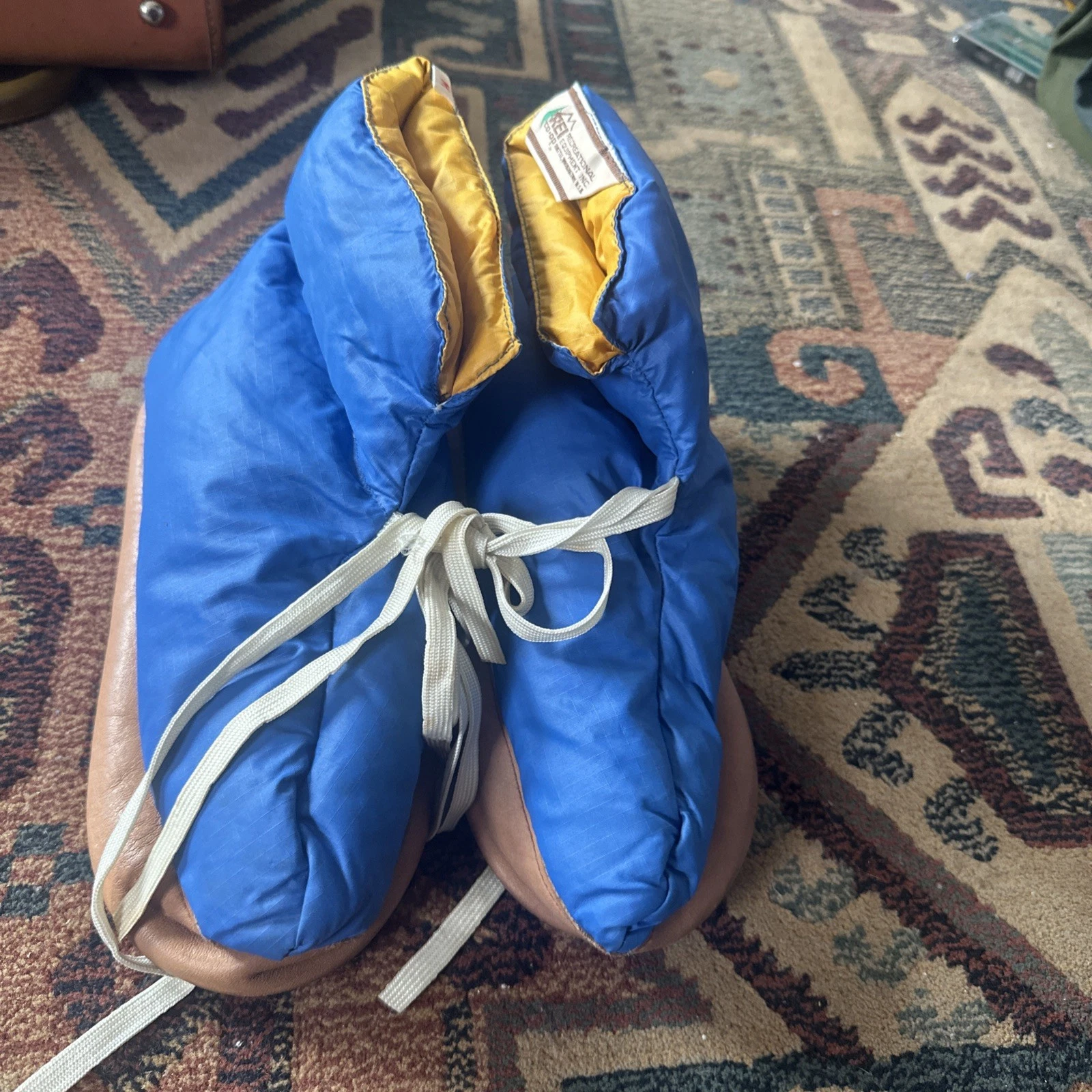 Vintage REI Boots Nylon Down-filled Leather Soled Camp Booties sz M 70’s 80s Vtg
Opens in a new wind