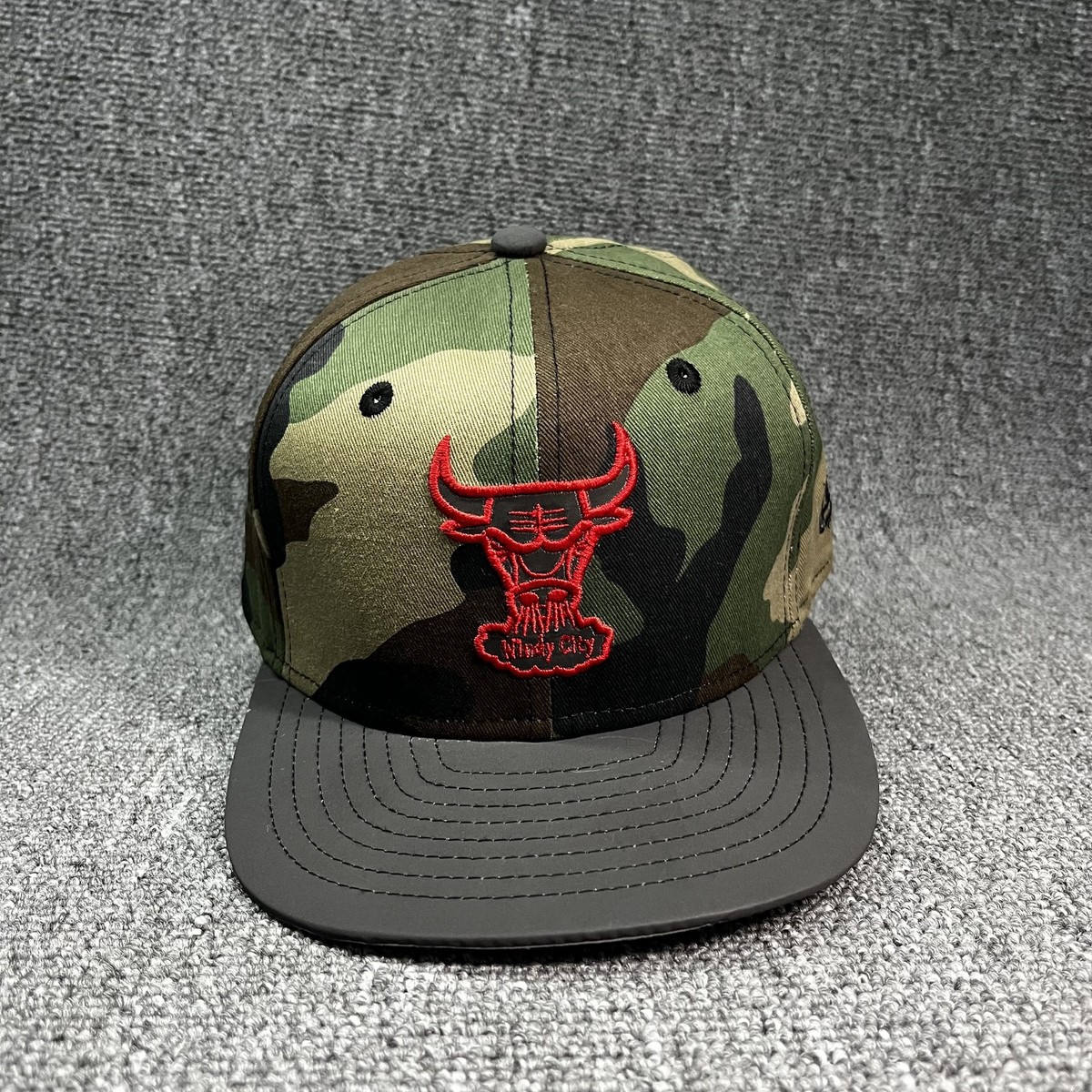 New Era 59FIFTY Chicago Bulls Windy City Camo Kids Fitted Hat Size 6 1/2 52cm