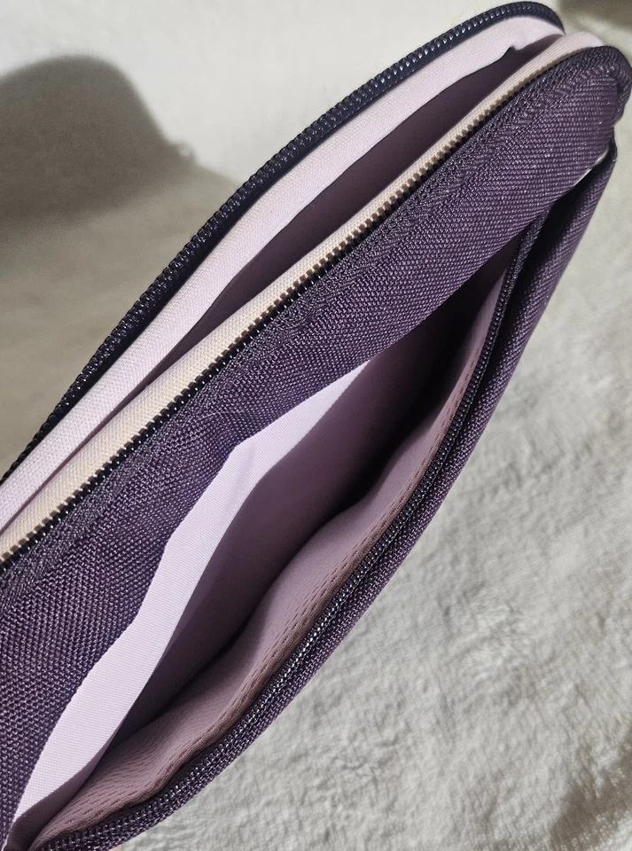 Belkin Case For Small 8” Tablet Travel Business Carrier Purple With zip Pocket - Image 4 of 4