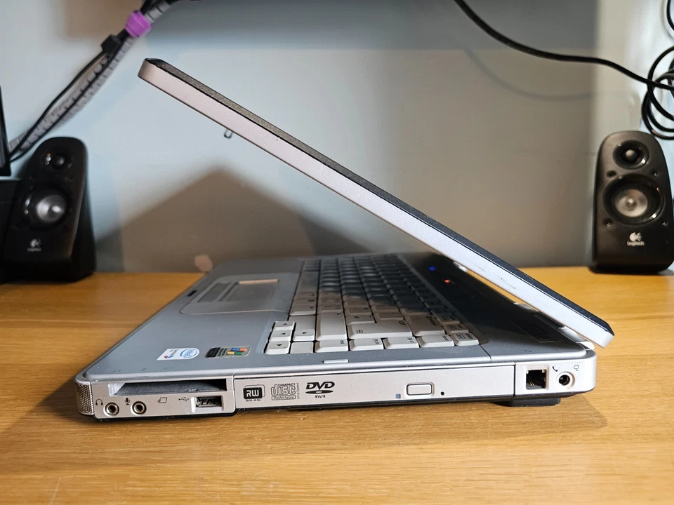 15" Compaq Presario V5155EA Core Duo 2GB Vintage Retro Legacy Windows 7 Laptop - Image 3 of 4