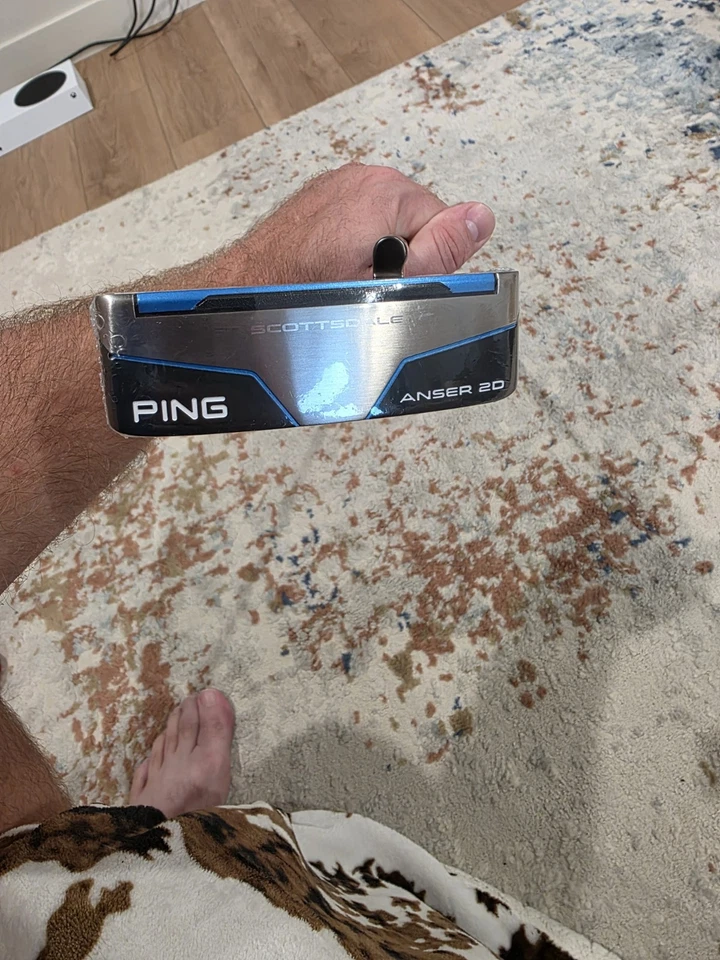 Putter 2D Ping Scottsdale Anser nuevo, sin usar, 35" de longitud Foto 4 de 4
