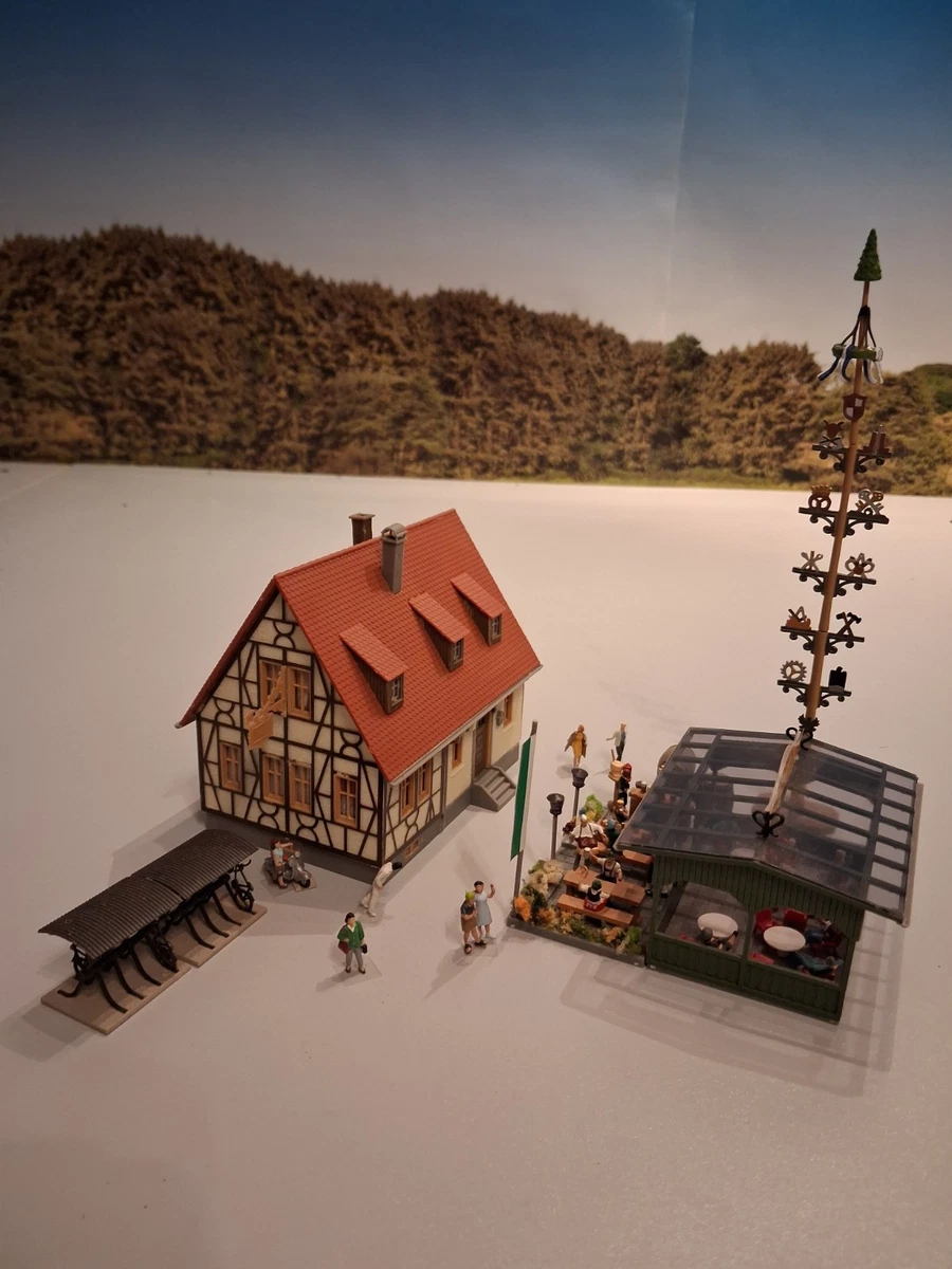 Faller H0 131246 Wirtshaus Biergarten Maibaum 23 Figuren Fertigmodelle 1:87