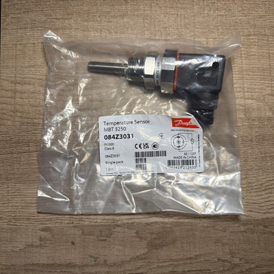 New Danfoss 084Z3031 1/2'' NPT Temperature Sensor  MBT 5250  Stainless Steel