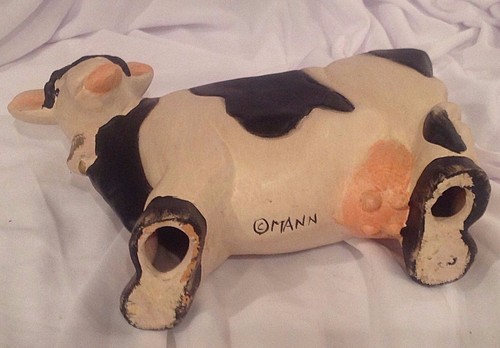 Mann Signed Ceramic Cow Figurine - Picture 5 of 6