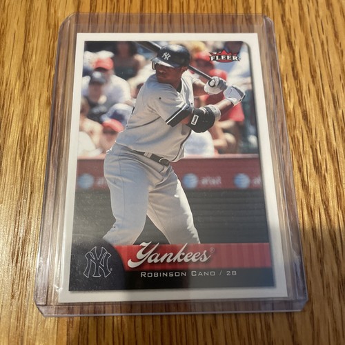 2007 Fleer Baseball #22 Robinson Cano - New York Yankees - Picture 2 of 6