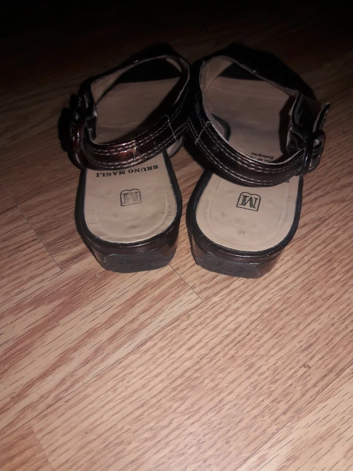 Женские кожаные туфли на плоской подошве Bruno Magli сделано в Балонье Италия размер 7 B анималистический принт - Изображение 3 из 4