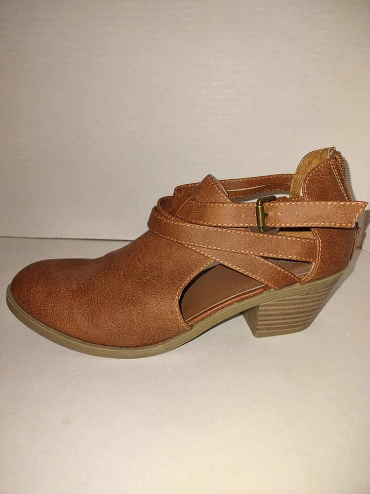 Sapato de tornozelo feminino Faded Glory marrom couro sintético tamanho 6 zíper traseiro - Imagem 4 de 4