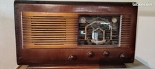 Ancien poste radio à tubes en bois