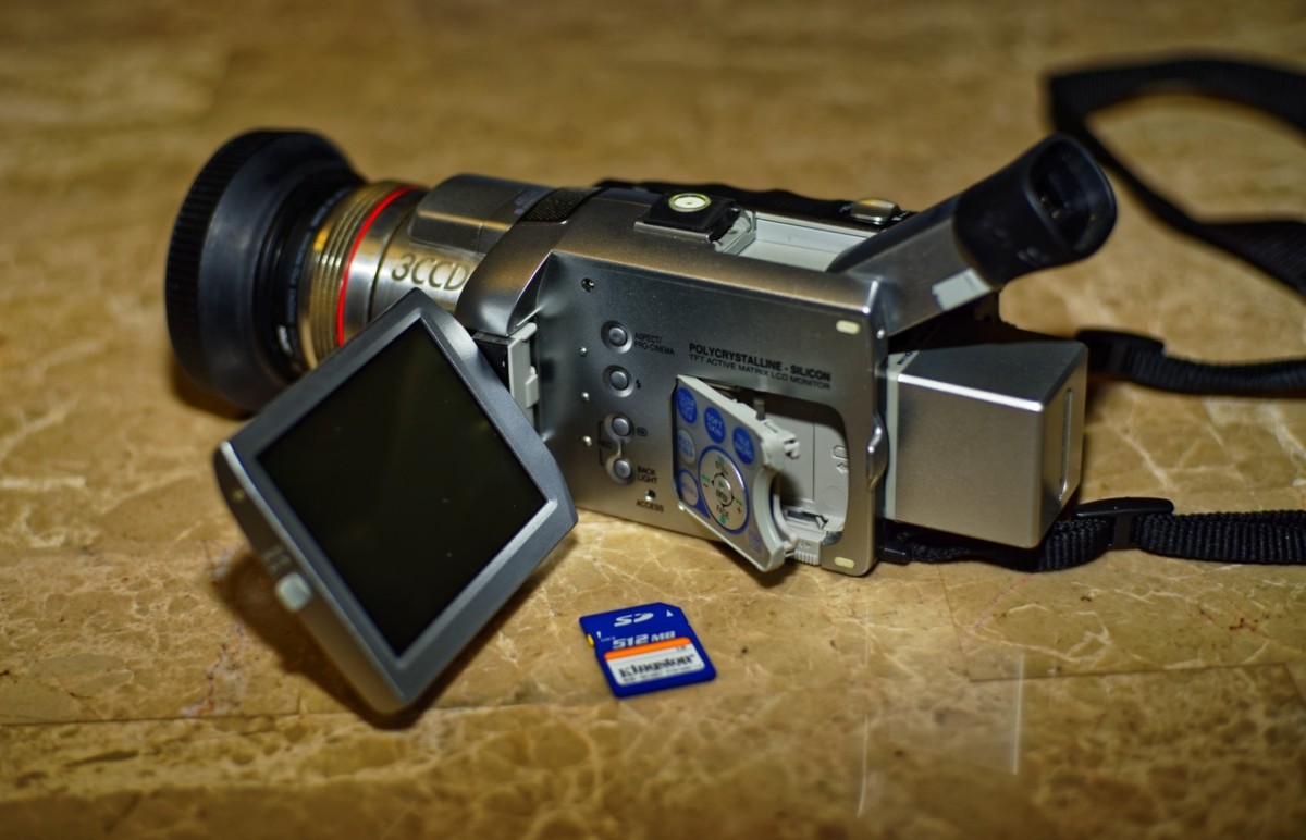 Panasonic NV-GS400 - camcorder - Leica - Mini DV, 37988977772