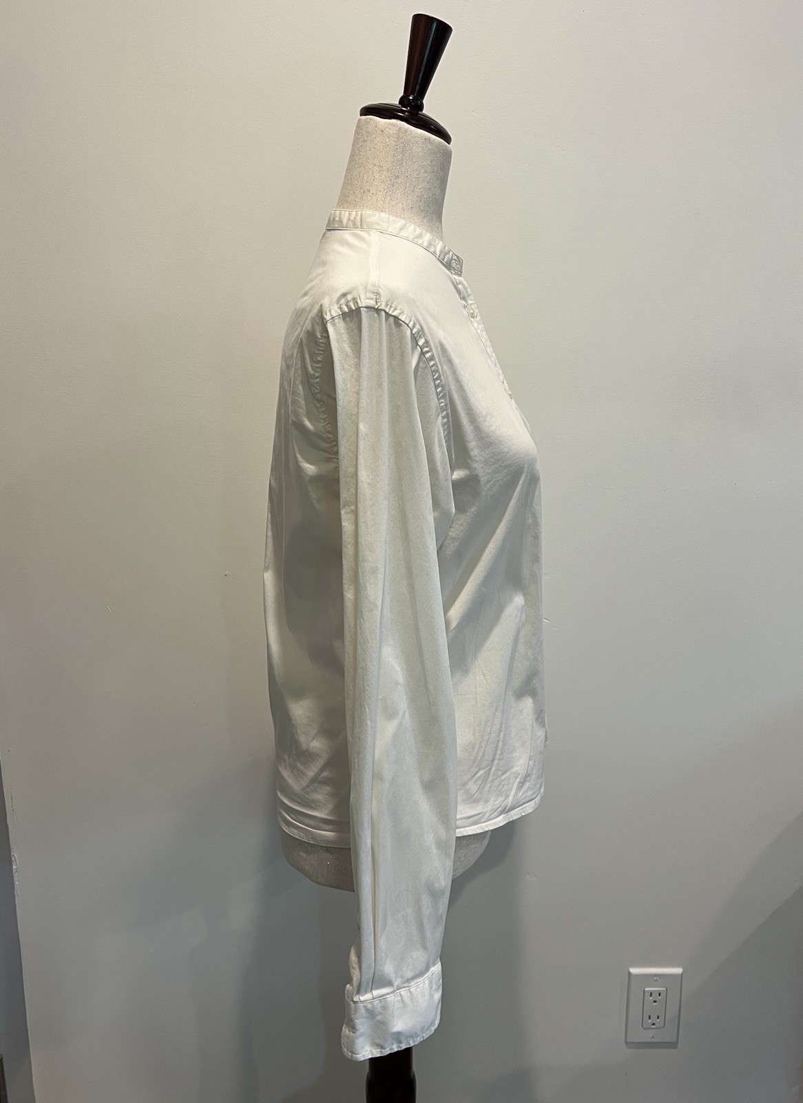 Uniqlo Women's White Blouse Collarless Cotton Blend Long Sleeve XS Button Up thumbnail 4