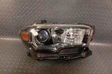 16-23 Tacoma Passenger Right Rh Headlight Head Light Lamp Halogen Oem Factory 16-23 Tacoma Passenger Right Rh Headlight Head Light Lamp Halogen Oem Factory