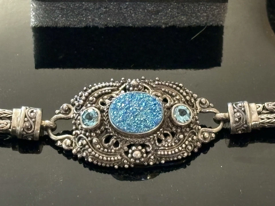 Juego de pulsera y colgante Sarda de plata de ley .925 topacio azul y cuartos druzy azules Foto 3 de 4