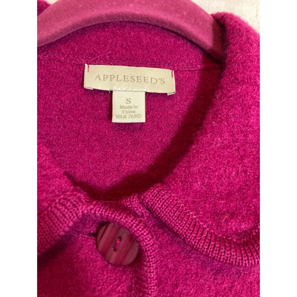 Chaqueta de Lana Hervida Appleseed's Pequeña Rosa Fucsia Botón Frontal Carrera Romántica Foto 2 de 4