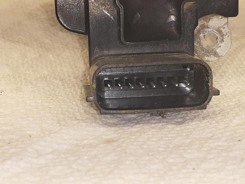 Medidor de flujo de aire de inyección de combustible usado se adapta a: Gmc Canyon 2017 con grado de emisiones PZEV Foto 4 de 4