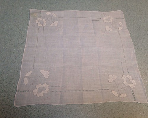 Vintage Wedding Flower Appliqued Pulled Thread Hankie - Picture 5 of 7