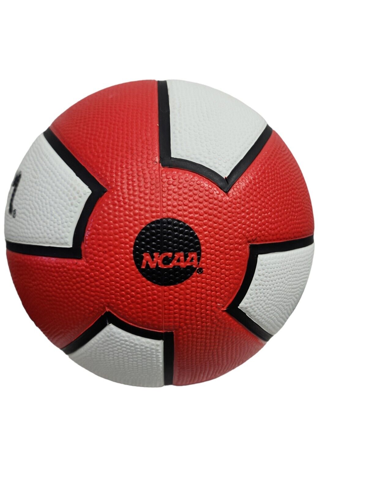 Bola de Basquete Wilson NCAA Killer Crossover Branca Vermelha