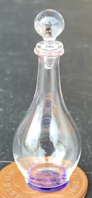 Puppenstube Glaskaraffe mit blauem Sockel Maßstab 1:12 Zubehör GD11 tumdee
