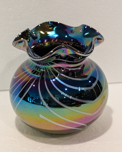 Vintage 4.5” Cobalt Iridescent Art Glass Vase W/ Decorative Line Design - Picture 3 of 12