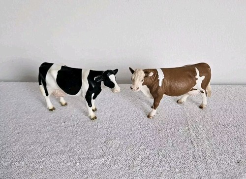 SCHLEICH BAUERNHOFTIERE 2 MELKENDE KÜHE SCHWARZ-WEISS & BRAUN-WEISS KONVOLUT 12