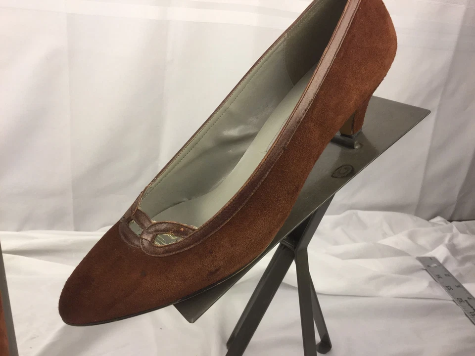 Zapatos de Vestir Pappagallo Bombas Talla 9.5 N Marrón Gamuza Hechos en España Como Nuevos YGI Foto 3 de 4